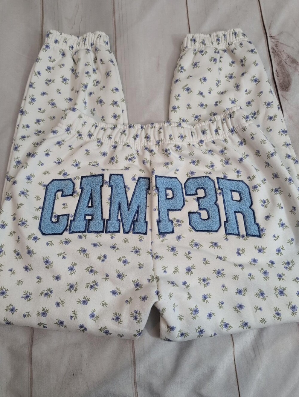 Happy Camp3r Periwinkle Floral Joggers Sweatpants CAMP3R Chenille Medium